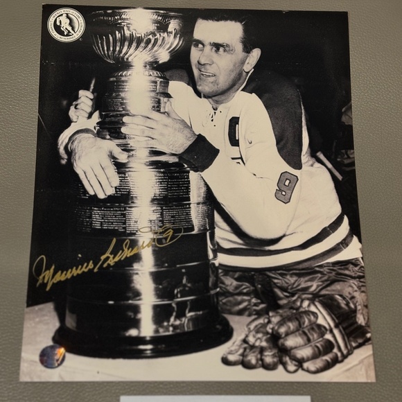 ROCKET RICHARD SIGNED 8 X 10 MINT - Picture 1 of 2